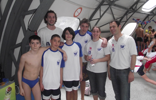 Les jeunes minimes et plus de l'AS Cachalots avec Samuel Toumi et Joris Guibert.