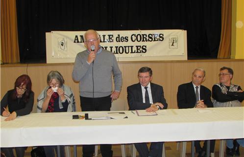 Le président Antoine Galletti pendant son intervention aux côtés de Robert Bénéventi, Maire d'Ollioules, de Jacques Thimoléon, adjoint honoraire et des membres de son bureau