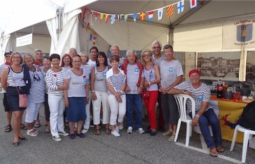  La délégation sanaryenne devant son stand.