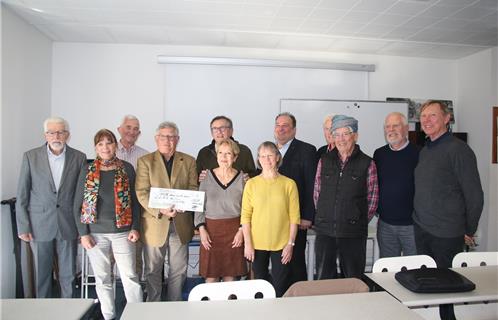 De G à D : Bernard Ingels, Mireille Guillem, Albert Blanc, le Président Jacques Surot, Jean-Sebastien Vialatte, la secrétaire Genevieve Bardy, Mireille Tailladat, Patrick Perez, le trésorier André Batesti, Jean-Marie Grange, Jacques Evrard et Philippe Catrin