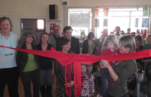 Inauguration de l'exposition avec ici la directrice, l'équipe enseignante, Jean-Sébastien Vialatte et Yves Draveton.