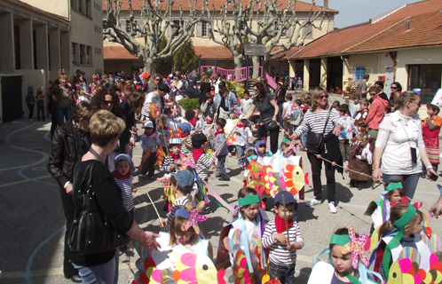 Le défilé est parti de l'école maternelle de Portissol.