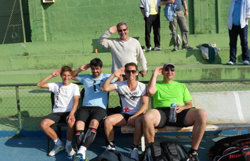 L'équipe du TCM de Carredon sacré championne de ligue côte d'azur Interclub en régionale 2. Ici avec le président du TCM de Carredon.