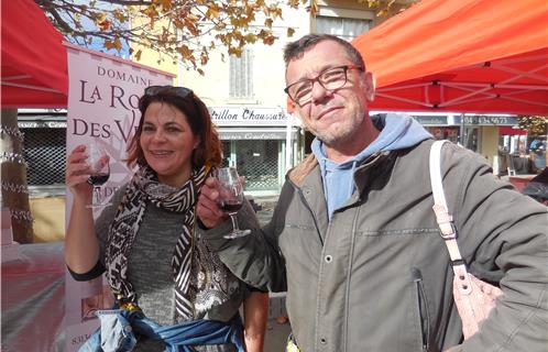 Nathalie et Cyril découvrent le meilleur vin de La rose des vents.