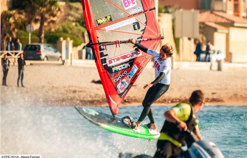 Tow-in avec notre champion six-fournais Adrien Bosson (édition 2014)