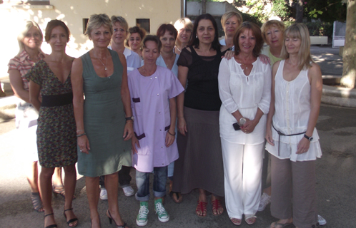 La directrice avec les professeurs des écoles et Atsem de l'école maternelle de Portissol.