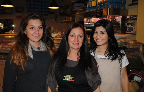 Amanda, Sandrine et Angélique vous accueillent avec le sourire