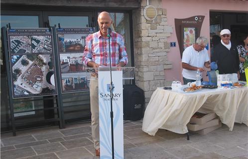 Ferdinand Bernhard annonce la transformation de l'office du tourisme en comptoir culturel d'information.