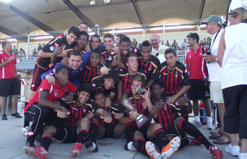 L'OGC Nice, grand et mérité vainqueur du tournoi international des U17 à Six-Fours.