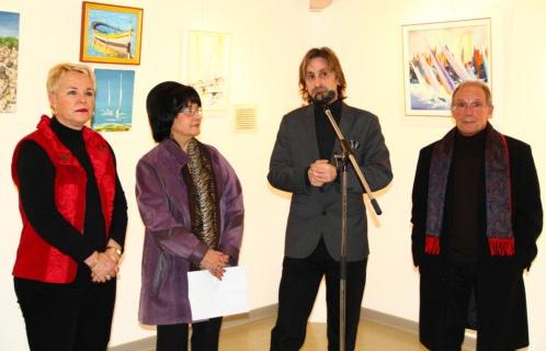 Dominique Baviera entouré de la présidente de l'OMCAL Bandol, Maryse Lanfranchi (chapeau noir), de l'animateur peinture, Jean-Marc Barthalot, et de l'animatrice mosaïque, Elisabeth Carbonnel