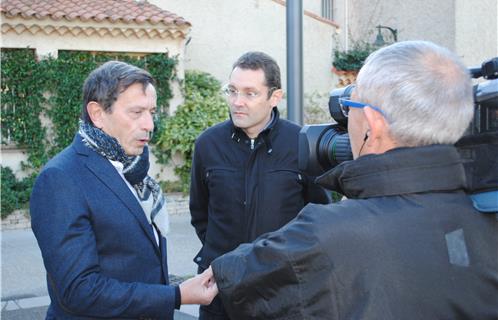 Jean-Sébastien Vialatte devant les caméras de FR3 avant la réunion avec l'opposition. A sa gauche Erik Tamburi.