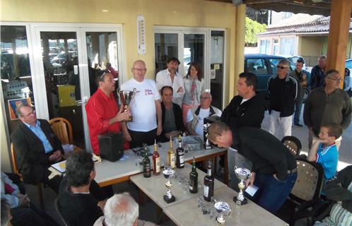 Remise des trophées à la fin du challenge