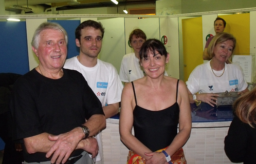 Antoine Saez (UNICEF) avec Annick Martin (responsable Sport-Education-Jeunesse) et, au second plan, Romain Gneri (coordinateur jeunesse)