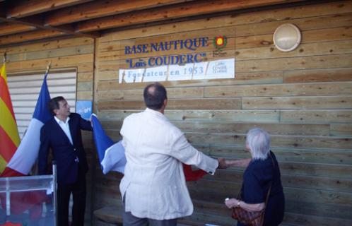 Jean-Sébastien Vialatte, André Mercheyer et Madame Couderc devant la plaque commémorative