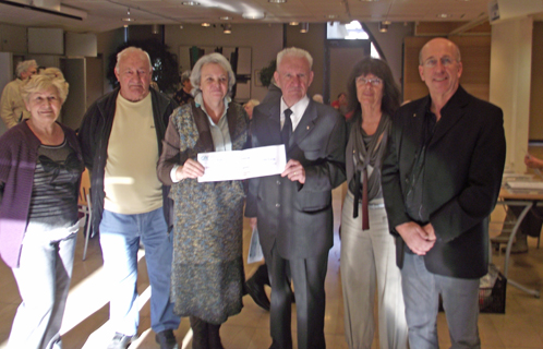 Le Lions club a remis un chèque de 1.000 euros à la bibliothèque sonore de Sanary.