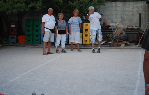 Chaque soir concours de pétanque à la mêlée.