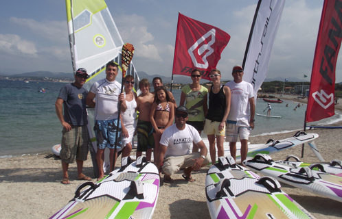 Du monde plage des Charmettes ce week-end pour découvrir la planche à voile avec le Gliss "N" summer tour.