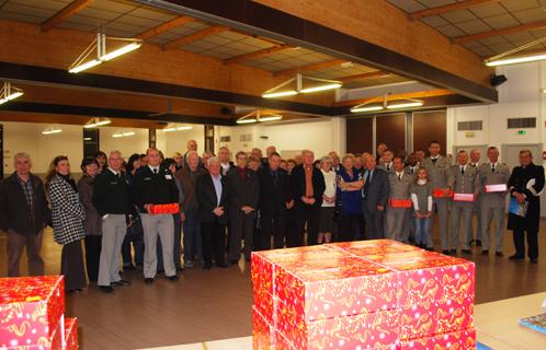 Remise officielle des colis de Noël