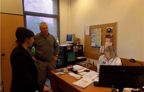 La députée La République En Marche Emilie Guérel visite le bureau de Police de Six-Fours.