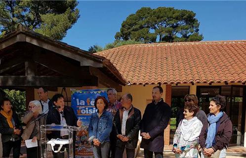 Tous les élus étaient présents. Le maire retenu par ses obligations est arrivé après la conférence de presse pour partager un moment avec ses convives. 