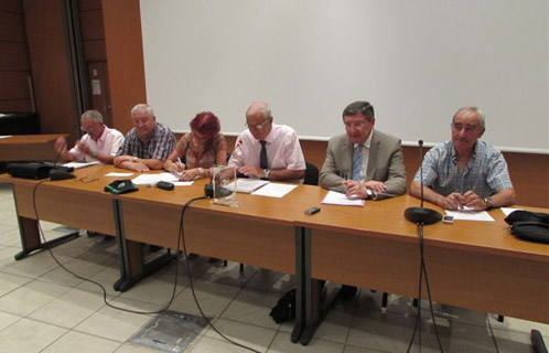 A la table d’honneur, de gauche à droite, Antoine Scarso, trésorier, Jean-Claude Condoure, vice-président du Comité départemental de randonnée pédestre du Var, Murielle Pageot, secrétaire, Jean-Marie Cruvellier, président de la Godasse Bagnado, Robert Bénéventi, Maire d’Ollioules et Robert Teyssier, adjoint aux Sports.