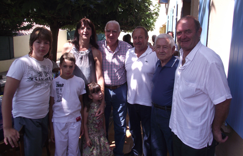 Béatrice Lemoine avec les élus Antonin Bodino et Yves Draveton en compagnie des fidèles bénévoles.