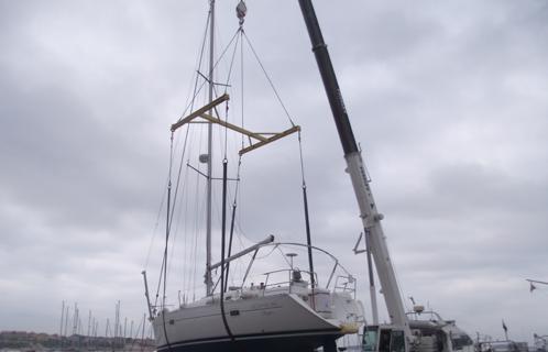 La grue mobile est présente sur le port de la Coudoulière les lundis et vendredis.