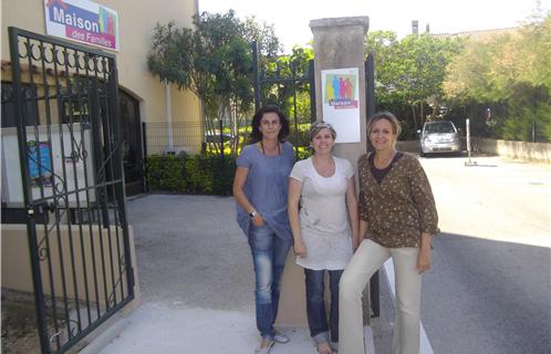 De gauche à droite: Servane Roussel-Tilman, coordinatrice de la Maison des familles, Natacha et Céline, accueil et animation.