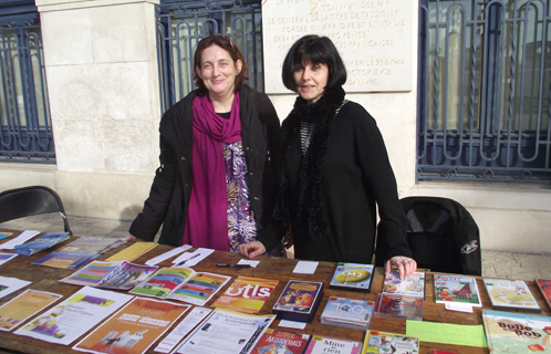 Chantal et Catherine ont renseigné les nombreux passants.