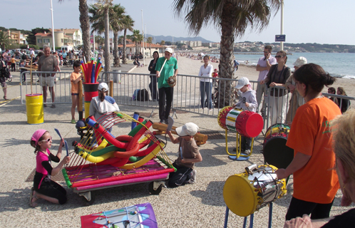 De drôles instruments vous attendent plage de Bonnegrâce.