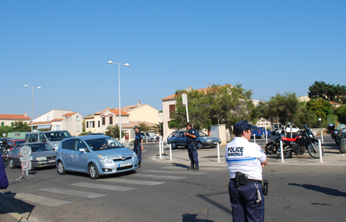 Chaque année la police municipale s'occupe de la gestion des stationnements pour éviter tout embouteillage.