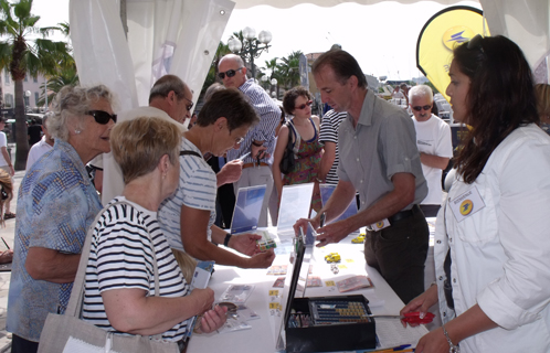 Le stand est installé sur le port