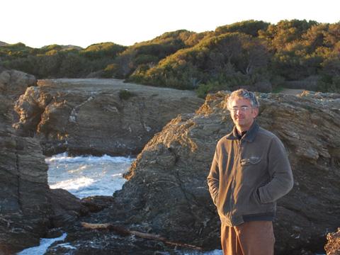 Ghislain Gendron responsable de l’antenne Ouest Var de Surfrider Fondation est chargé de faire des propositions et de mettre en œuvre des actions afin de limiter l’empreinte du festival sur le site de la presqu’île du Gaou.