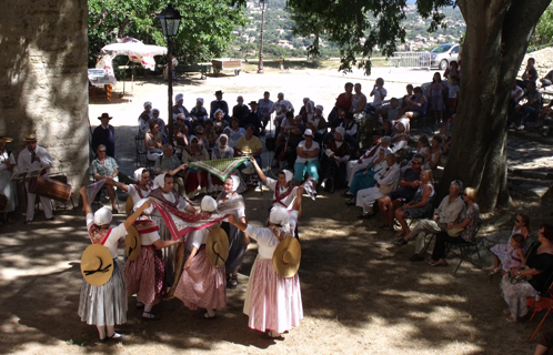 La danse des foulards.