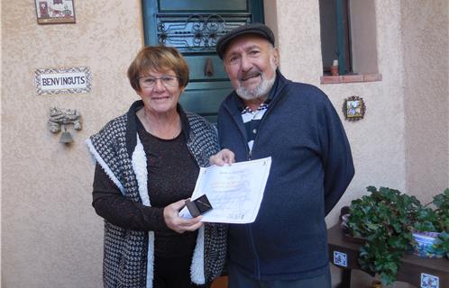 Isabelle et Georges Dalmas avec l'Aiguille d'or 2016.