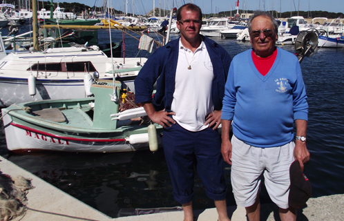 Frédéric Agostinetti et Léon Dodéro devant le Magali, quai Saint-Pierre au Brusc.