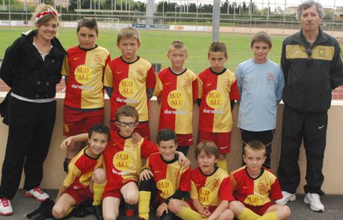 Les U10 avec Serge Sappino et Marion Négrier.