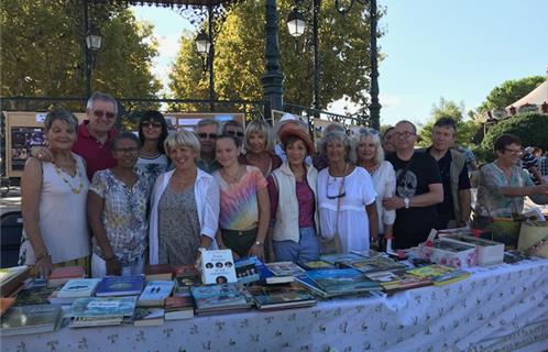 Les bénévoles de l'association ont prêté main forte au vide-grenier