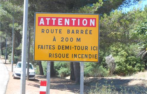 Panneau à l'entrée du massif