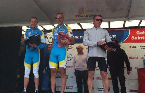 Bruguier et Galia, deux sociétaires de la Roue d'or sanaryenne sur un podium du côté du golfe de Saint-Tropez ce dimanche.