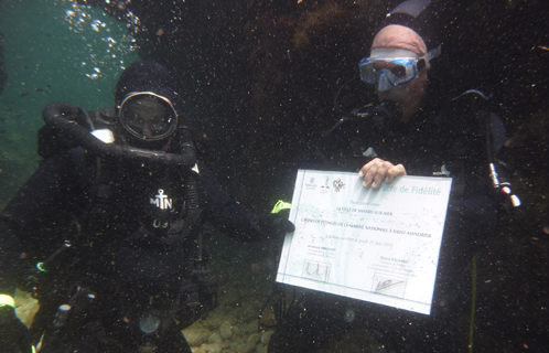 La signature au fond de la mer (photo Jean-Michel Preynat). 