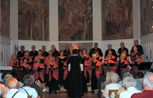 Bernadette Planchon à la direction du choeur