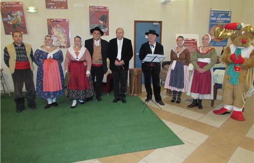 Le groupe Lou Fougau Provencau a participé à cette chaleureuse inauguration