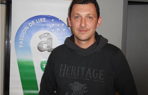 Sébastien Garnier, à l'initiative des Dimanches littéraires au Bar de la poste.