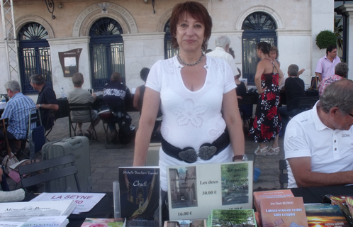 Michelle Baschièri-Theuriet est écrivain et présidente de l'association "Passions d'auteurs".
