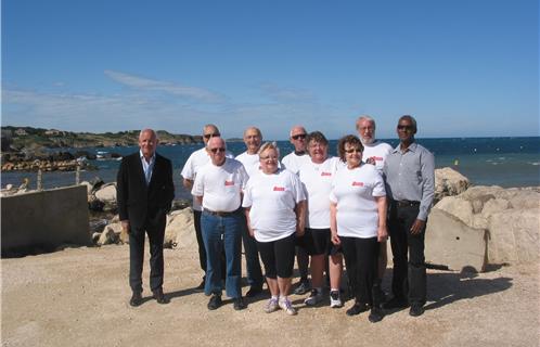 Les membres du bureau Coeur et Santé entourés des cardiologues Marck Proult  (à gauche sur la photo) et Aboubakar Abdoullahi (à droite sur la photo)