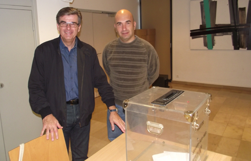 Patrice Esquoy et Jean-Michel Preynat tenaient le bureau de vote samedi matin.