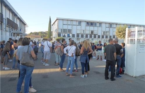 8h30: les premiers collégiens et leurs parents sont là!