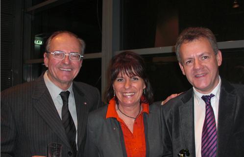 Le Docteur Christian PALIX, Maire de Bandol, en compagnie de Madame REIG, l'élue au Tourisme, et de Monsieur Hugues CORBIERES, le Responsable du théâtre Jules Verne.