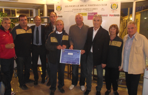 Le Six-Fours le Brusc a reçu le label qualité école de football des mains des représentants du district Var en présence des élus Joseph Mulé et André Mercheyer.